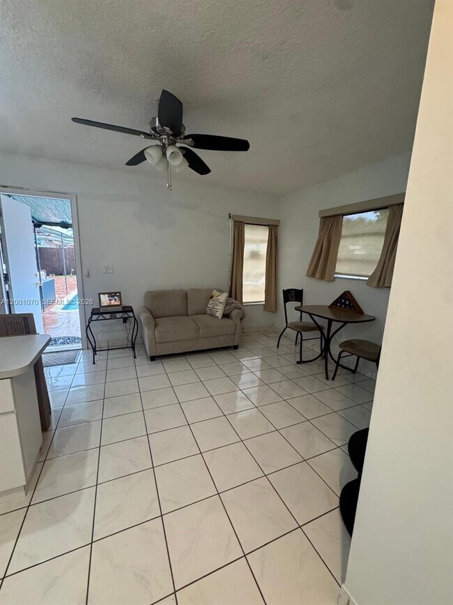 Building Photo - 5501 SW 89th Ave