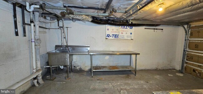 Building Photo - 7613 Locust Ln