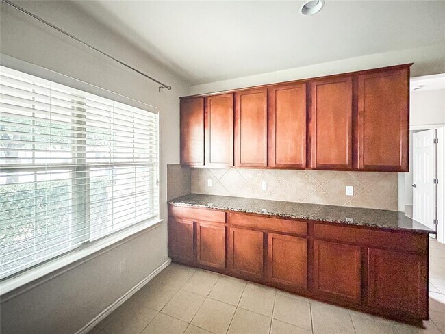 Building Photo - 7810 Squirrel Hollow Dr