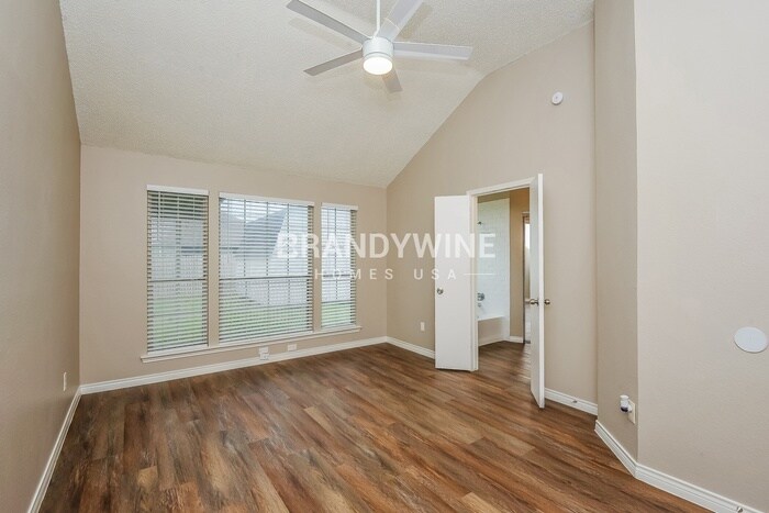 Building Photo - 737 Lionel Way