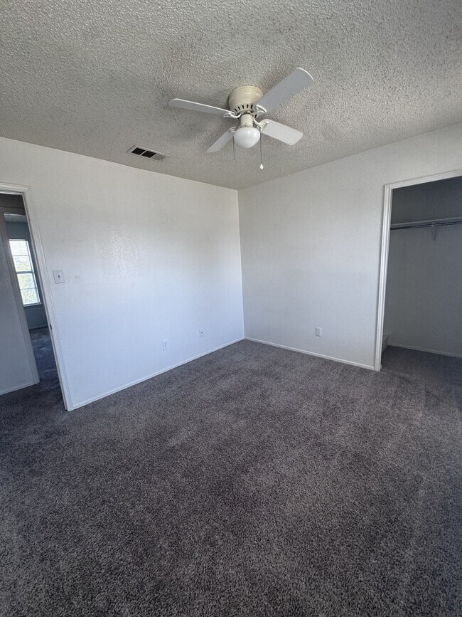 Building Photo - 1613 Bobby Lee Dr
