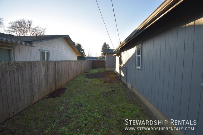 Building Photo - 195 N 9th St