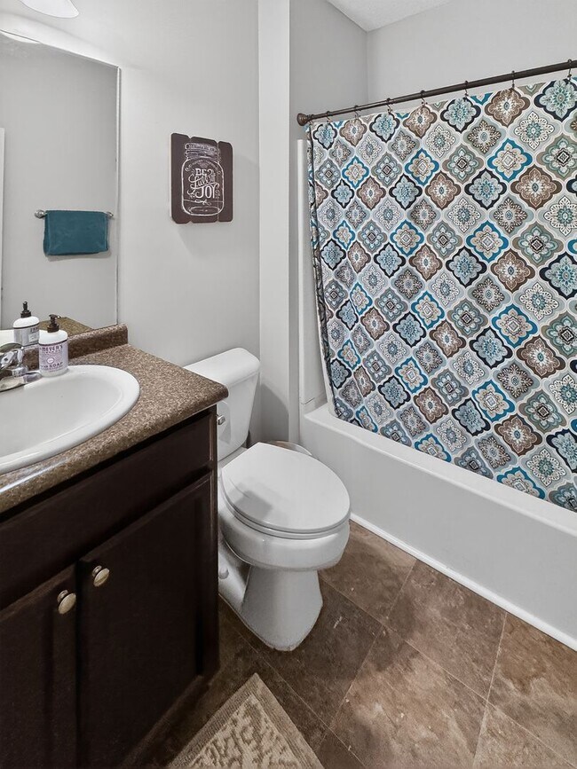 Building Photo - SPRING MOVE-IN SPECIAL: 50% OFF 1ST MONTH'S RENT!**