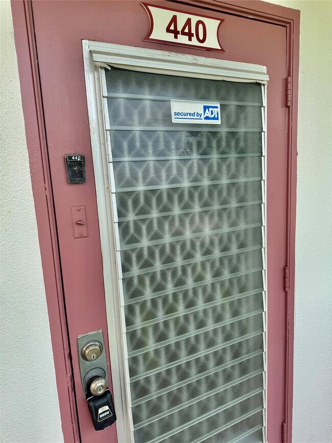 Building Photo - 440 Fanshaw K