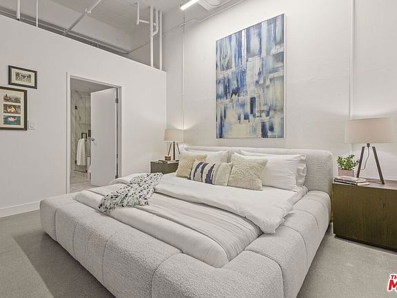 Building Photo - 1130 Flower St