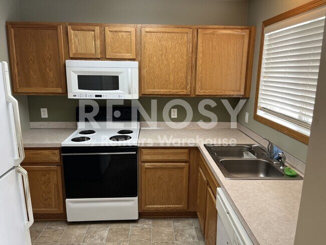 Building Photo - Available August 8 - 2 Bed/1.5 Bath Townhome in Prior Lake