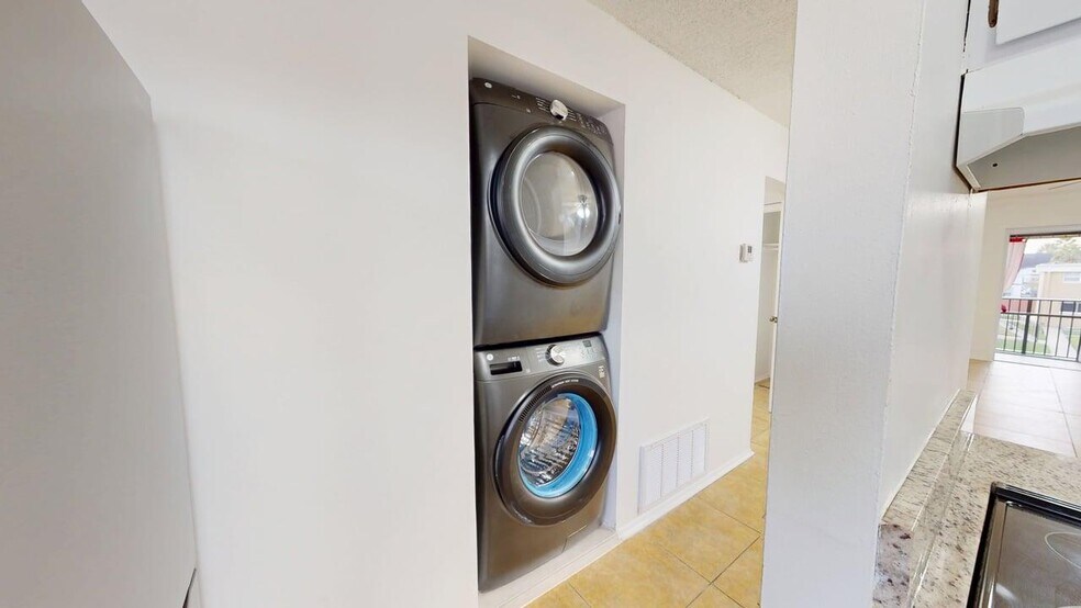 Building Photo - 1000 Lake of the Woods Blvd