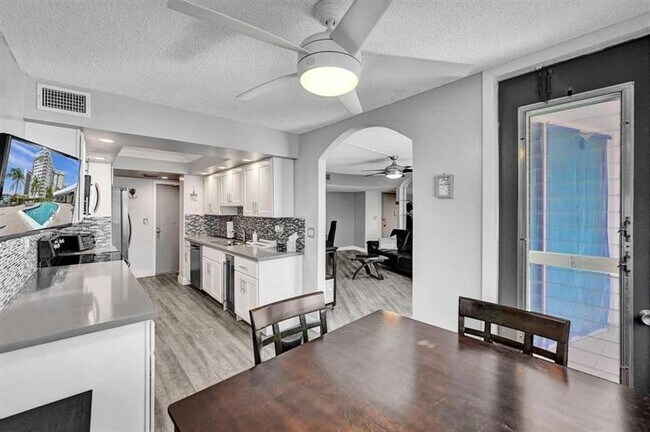 Building Photo - 100 Golden Isles Dr