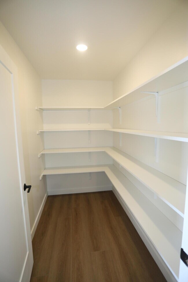 Building Photo - 4400 Kingston Heath Dr