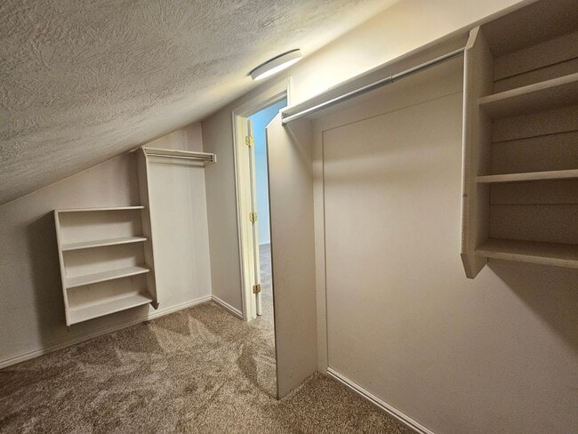 Building Photo - Spacious 3 Bd 2.5 Bath Townhouse in Bountiful