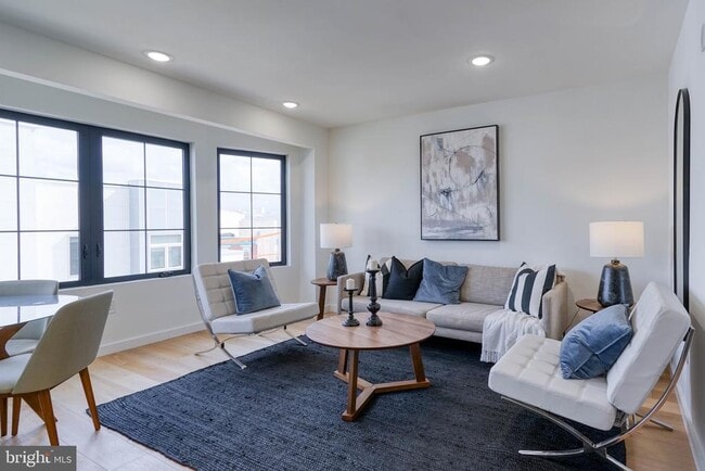 Building Photo - 850 N 19th St