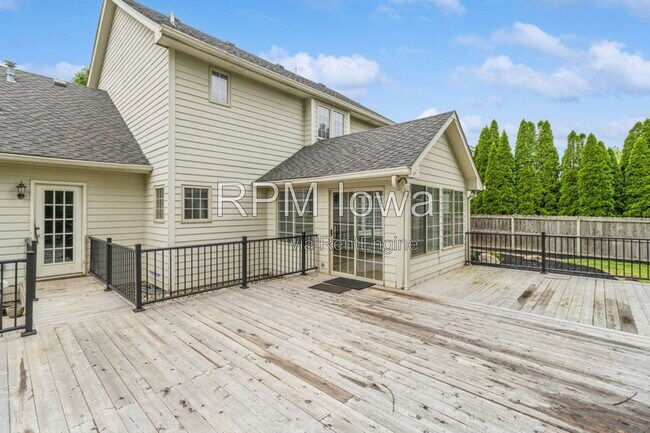 Building Photo - 13585 Summit Dr