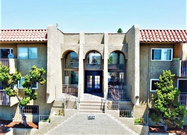 Building Photo - Spacious and bright Lawndale 2-Bed, 2-Bath...
