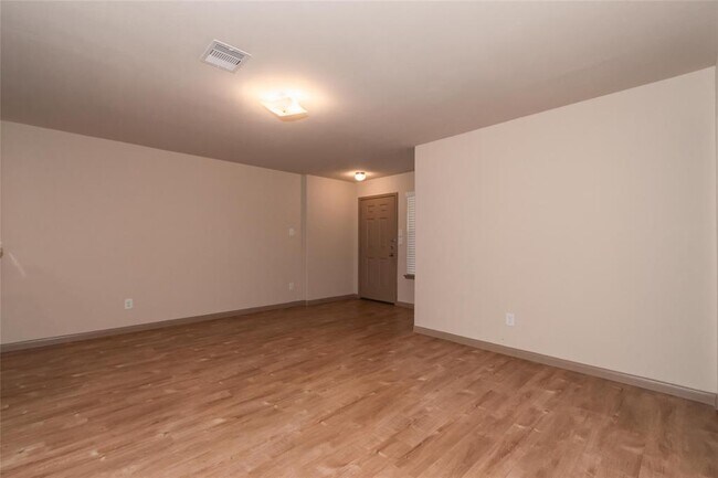 Building Photo - 5711 Kyle Cove Dr