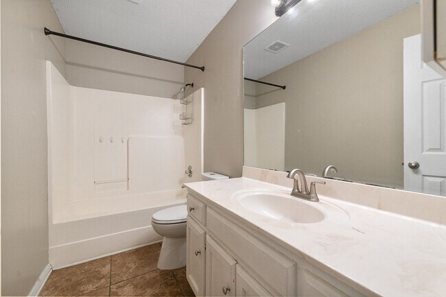 Building Photo - Great location in Sherwood