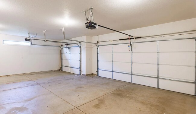 Building Photo - Don't miss out on this beautiful home!