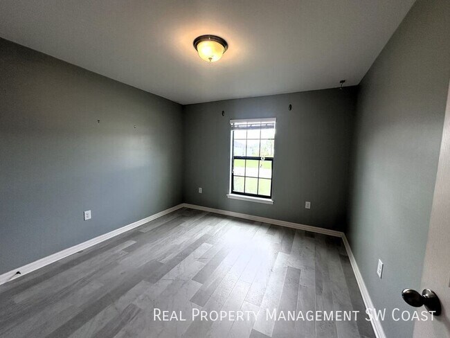 Building Photo - 438 Shadow Lakes Dr