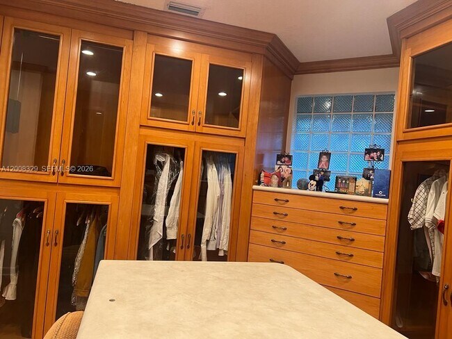 Building Photo - 2534 Poinciana Dr