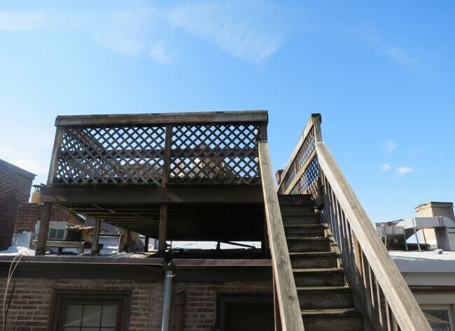 Building Photo - 1619 Spruce St