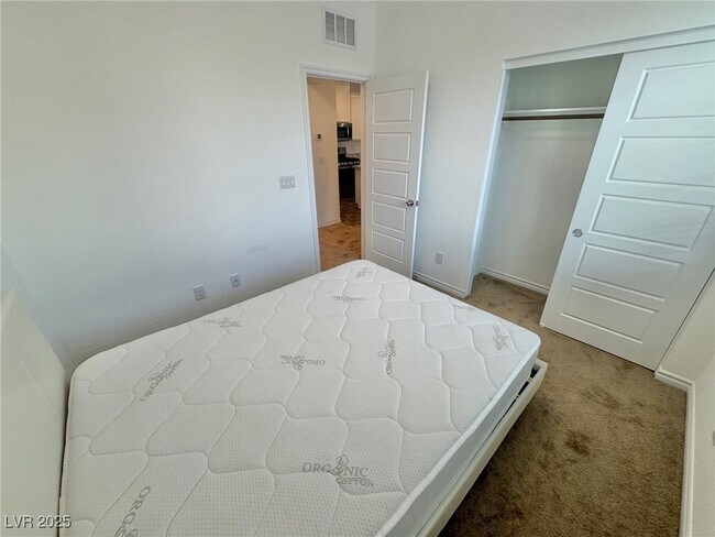 Building Photo - 20 Barbara Ln