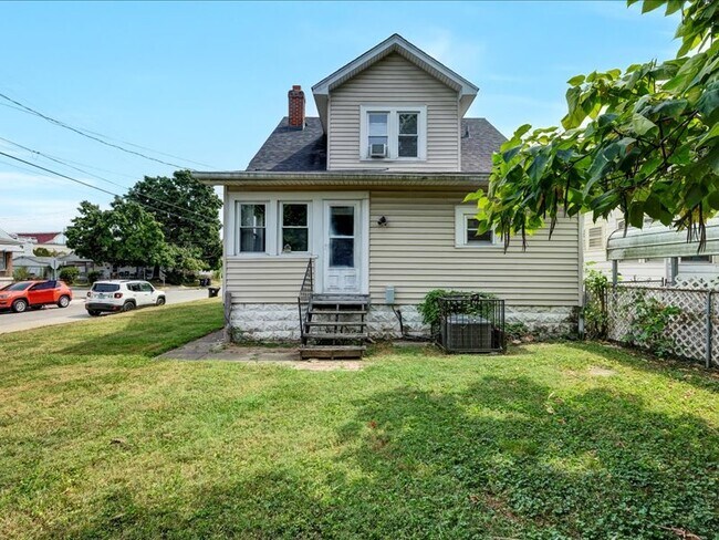 Building Photo - 3220 Grant Ave