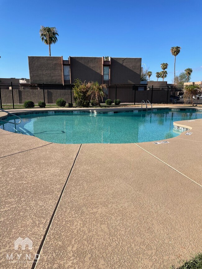 Building Photo - 5308 W Belleview St