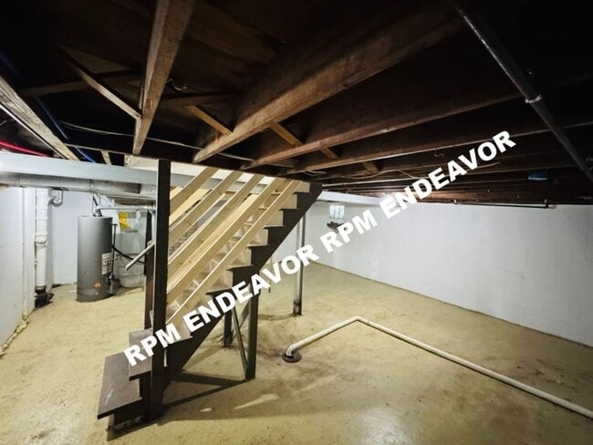 Building Photo - 2 Bed 1 Bath Home | Basement + Garage | Large Yard | Move-In Ready