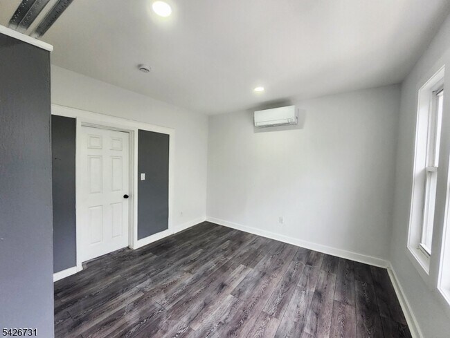 Building Photo - 49 Union Pl