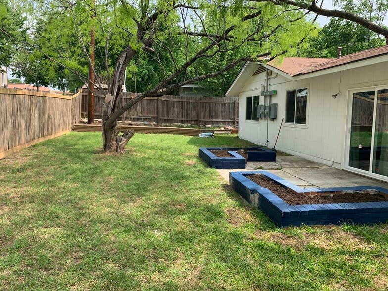 Building Photo - 2410 Audubon Pl