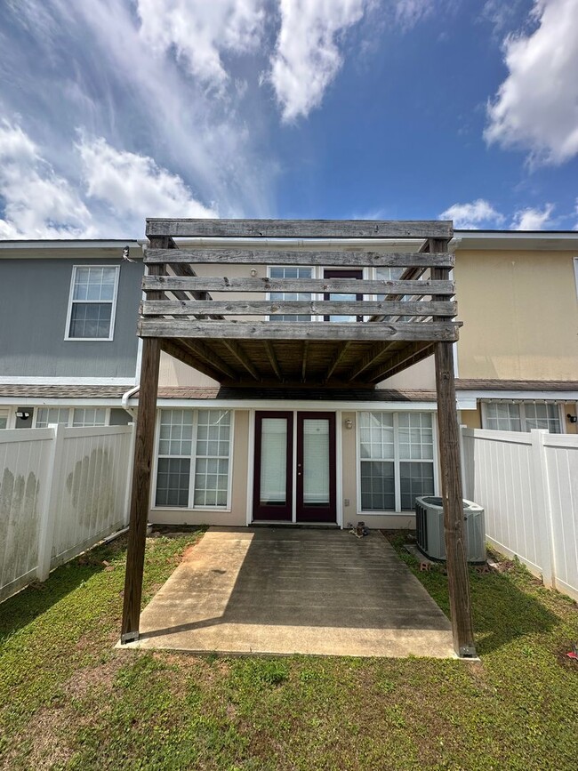 Building Photo - Dunwoody Subdivision