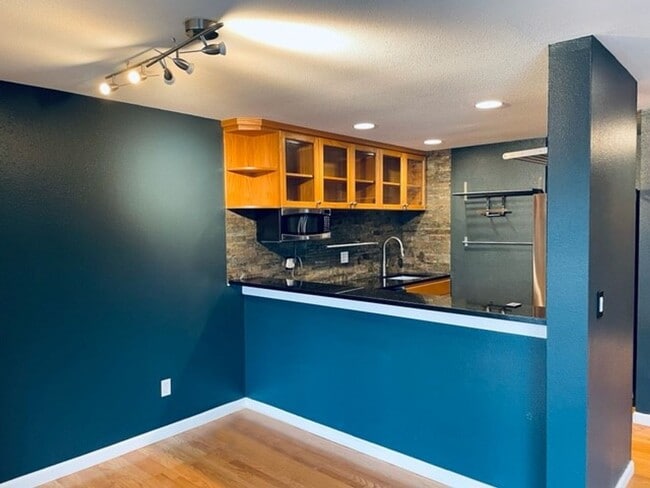 Building Photo - Great Location 2 Bedroom Condo!