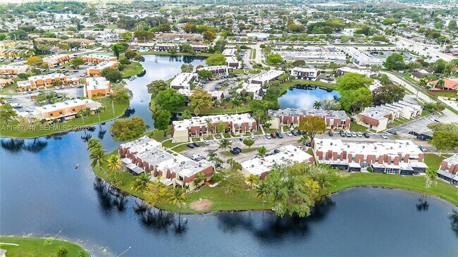 Building Photo - 8980 Palm Tree Ln