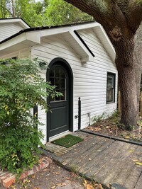 Building Photo - 122 Gadsden St