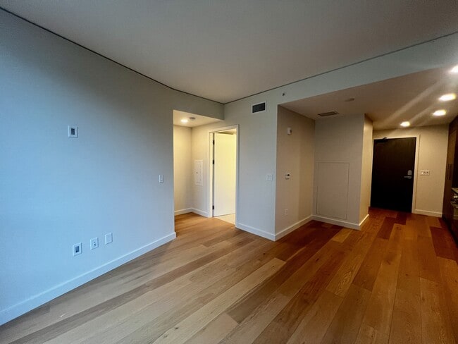 Building Photo - 121 Stewart St