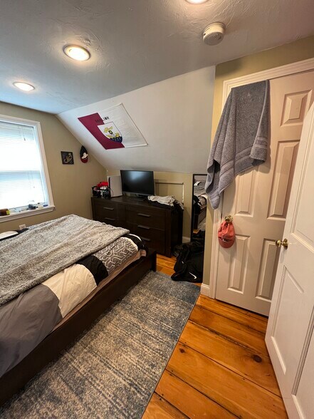 Building Photo - 735 Somerville Ave