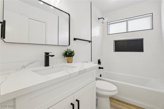 Building Photo - 7400 Queen Palm Dr