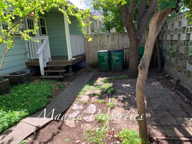 Building Photo - 397 E 6th St