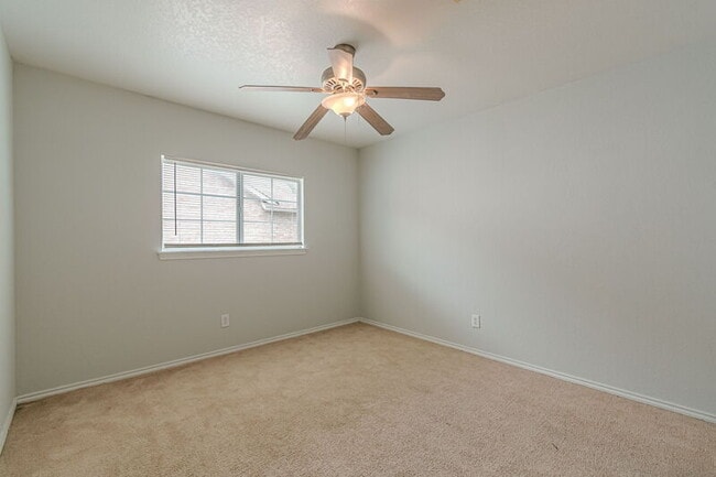 Building Photo - 164 Springtree Hollow