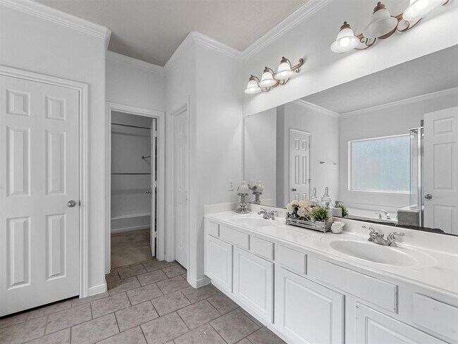 Building Photo - 25553 Oakhurst Forest Dr
