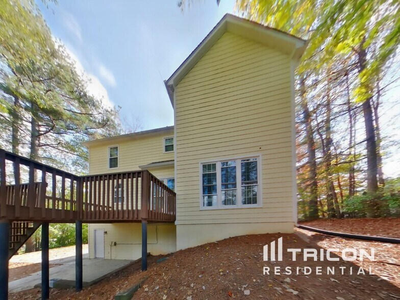 Building Photo - 1210 Scandrett Overlook NW