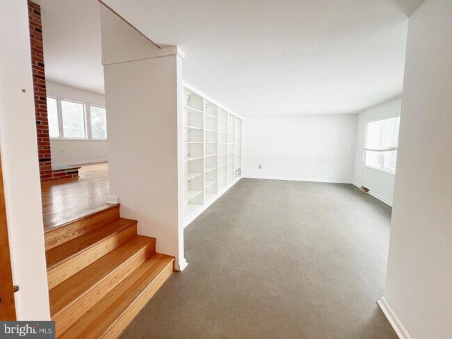 Building Photo - 450 Linden Ave