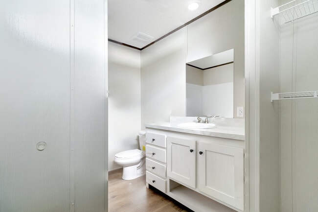 Building Photo - 750 Silent Valley Rd