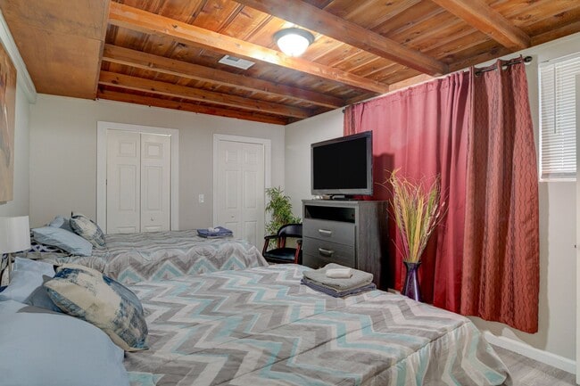 Building Photo - Cozy 2-Bedroom Unit in Prime Las Vegas Loc...