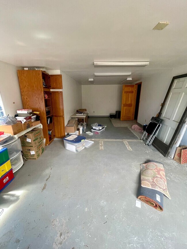 Building Photo - Furnished 3 bedroom/2bath close to Garden ...