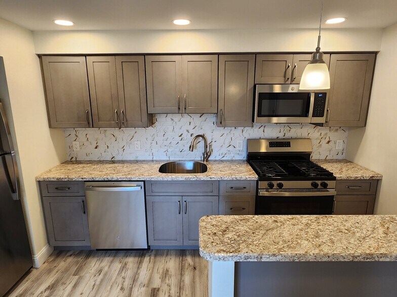 Kitchen - 500 Radcliffe St