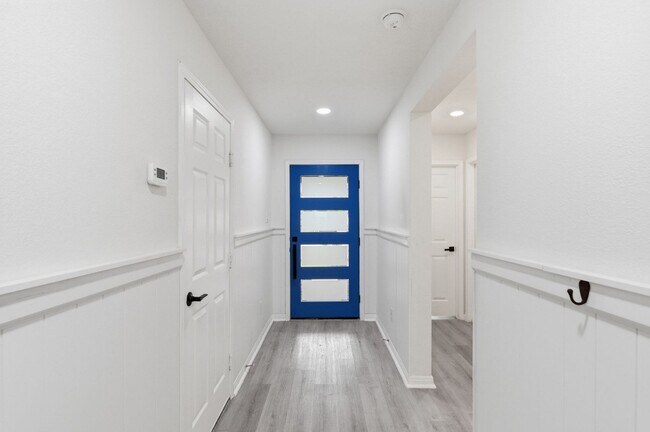 Building Photo - 10433 Russell Pines Dr