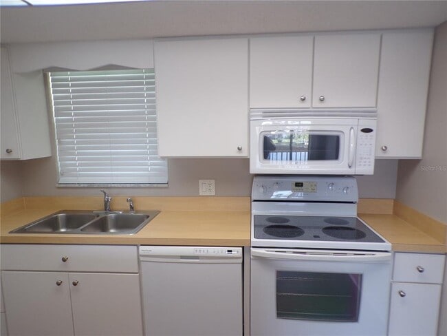 Building Photo - 1080 Bal Harbor Blvd