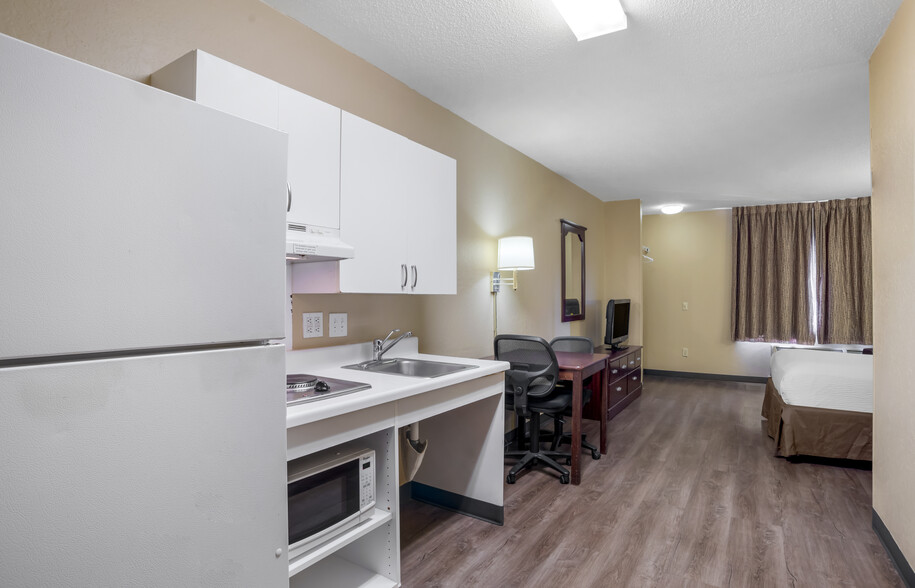 Building Photo - Furnished Studio-Pensacola - University Mall