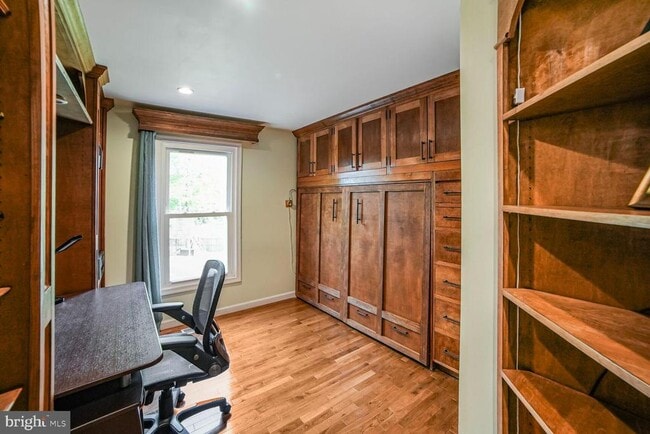 Building Photo - 27 Triple Crown Ct