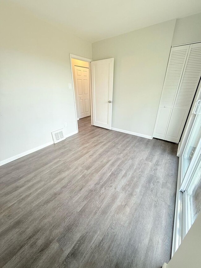 Building Photo - Great 4BR, 1 1/2BA Single Family Home in P...